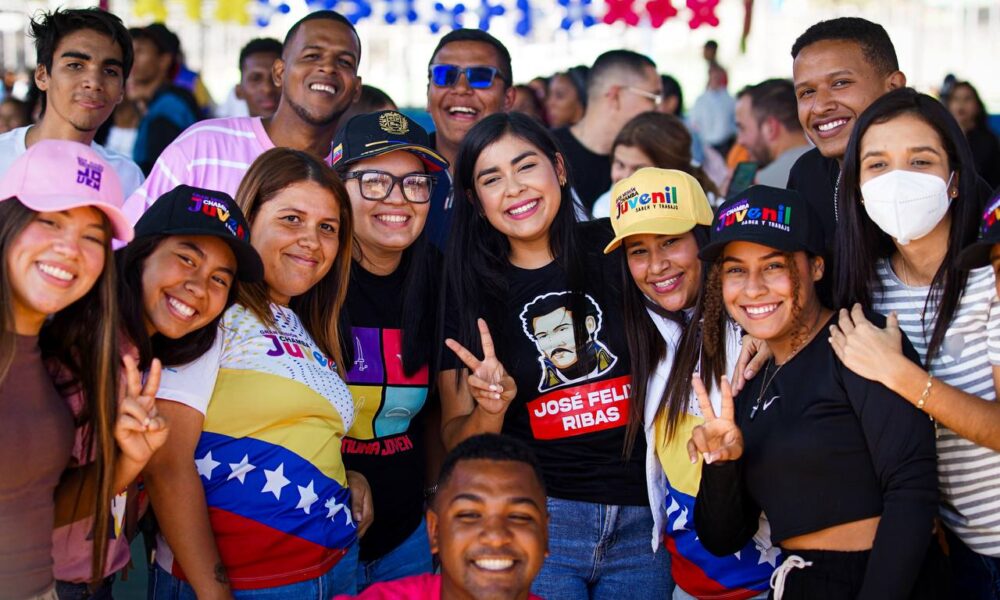 Jóvenes se preparan para primera la consulta popular de julio
