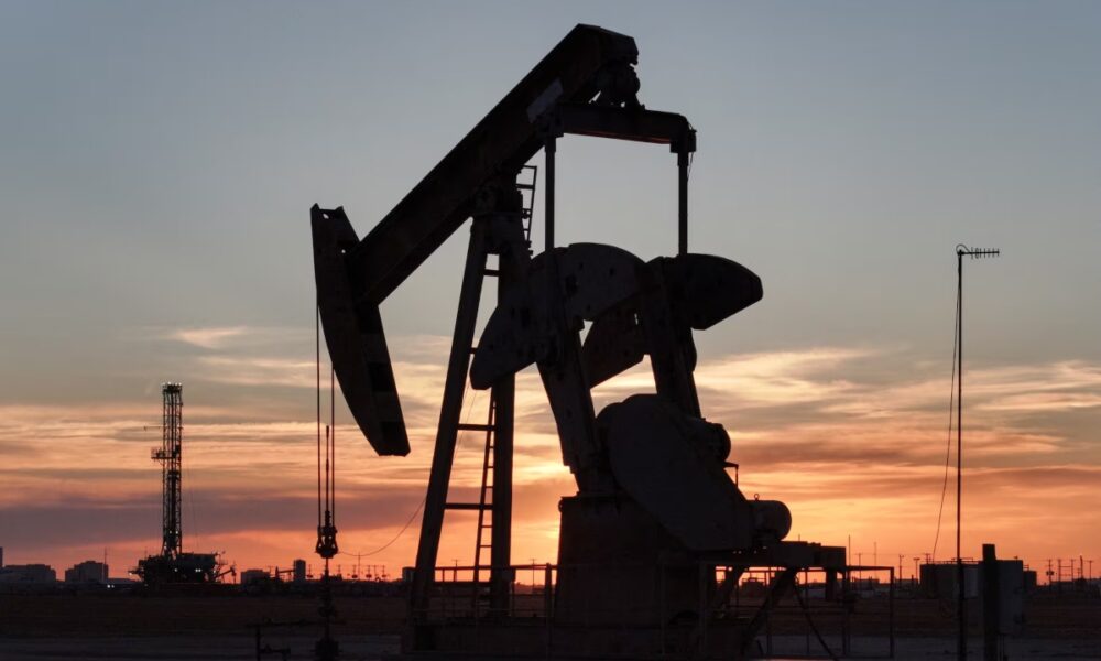 Los precios del petróleo se dispararon tras el ataque de Israel a Irán