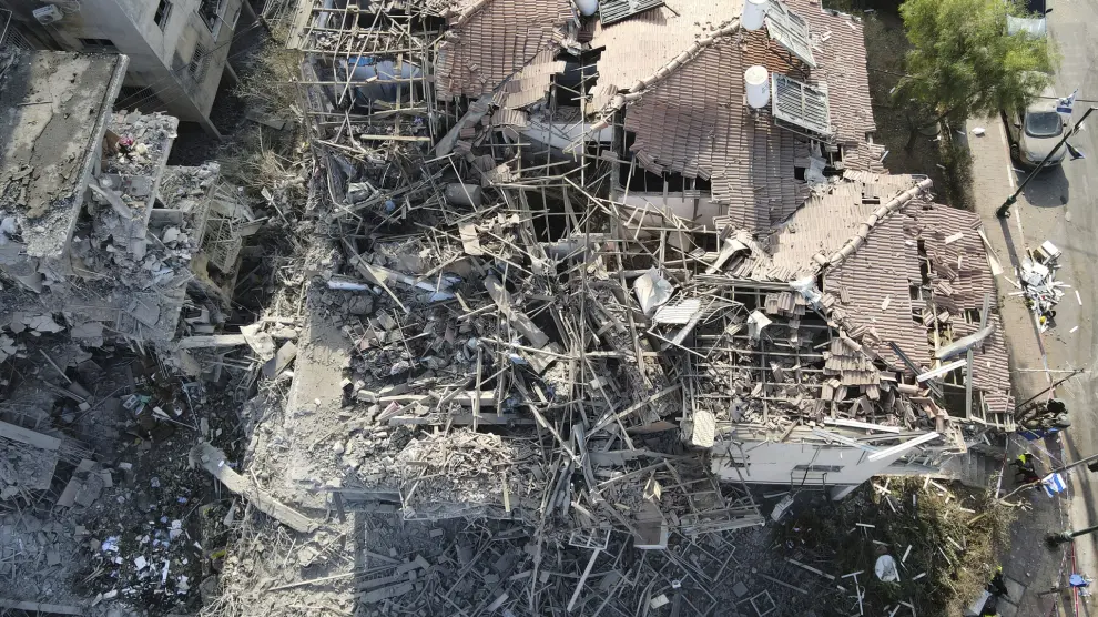 Científico nuclear iraní es asesinado junto a su familia