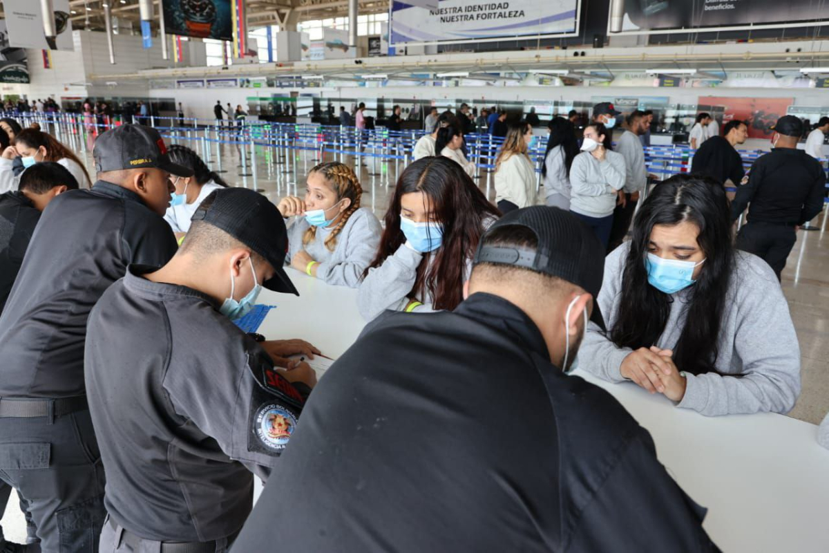 Regresan a Venezuela 203 connacionales desde EEUU