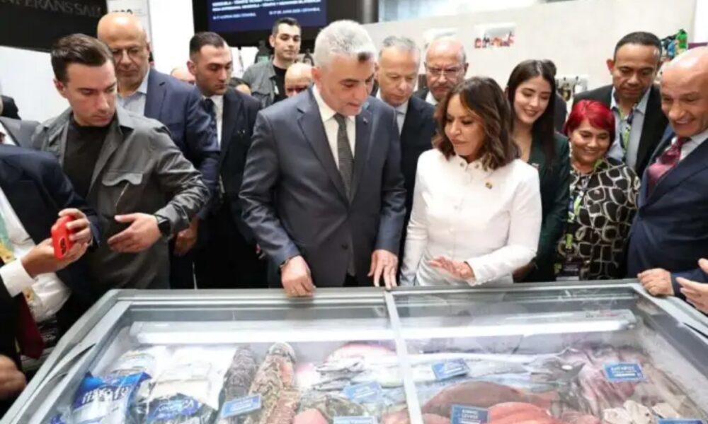 Venezuela firma 3 contratos pesqueros en Türkiye