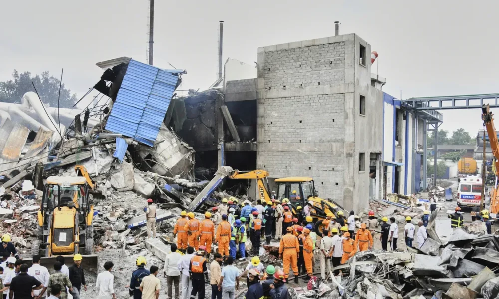 Asciende a 39 fallecidos explosión en fabrica farmacéutica en India
