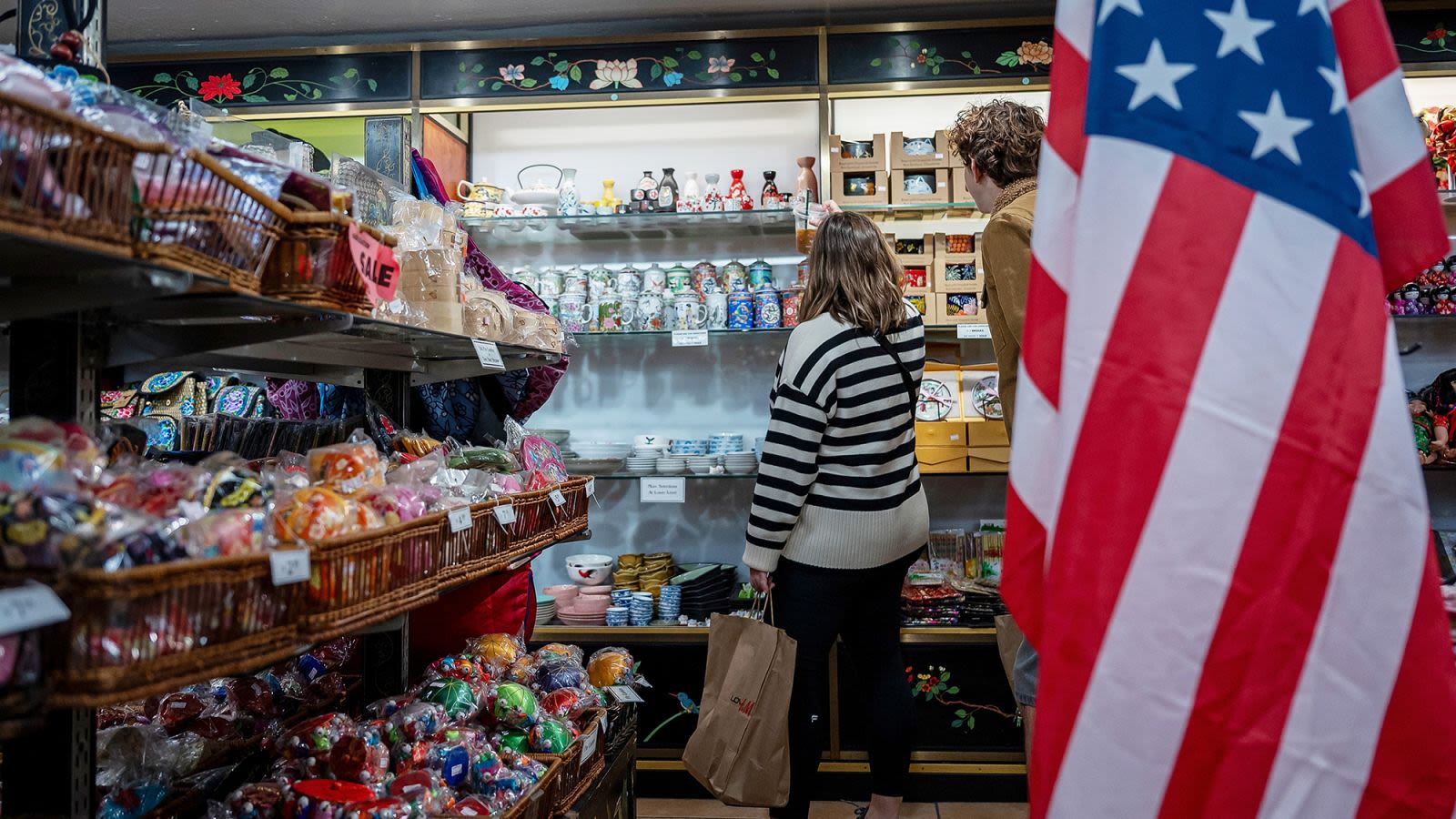 Cae la confianza del consumidor en EEUU mientas sube expectativas de inflación