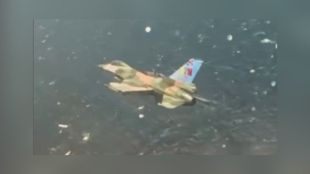 Aeronave de la FANB sobrevuela el mar Caribe