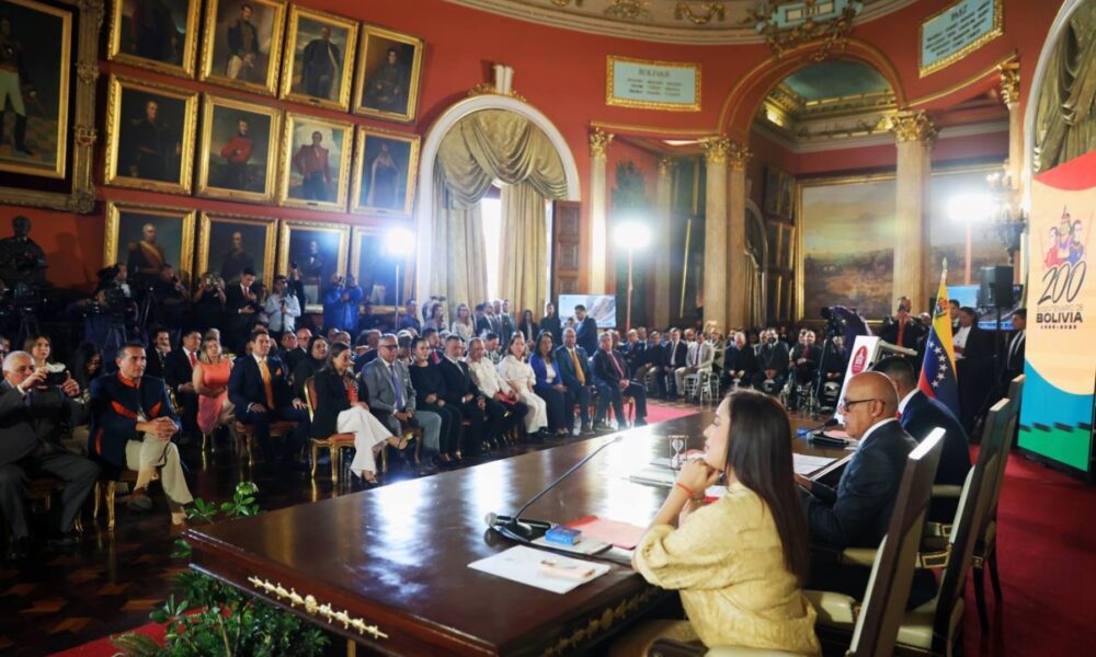 AN conmemora Bicentenario de la fundación de Bolivia