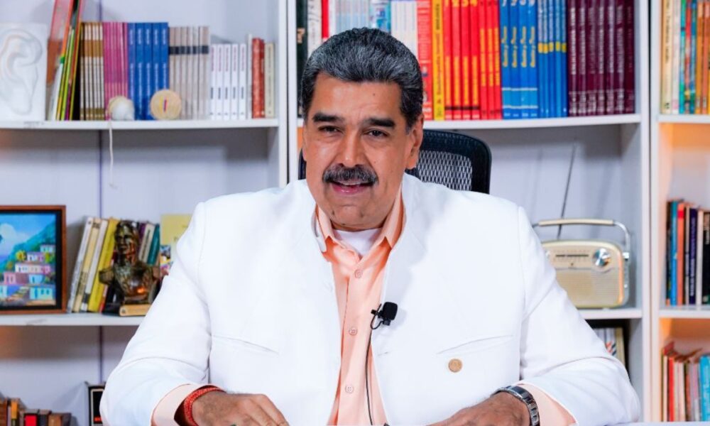 Hinterlaces: Maduro cuenta con el 65% de opinión positiva