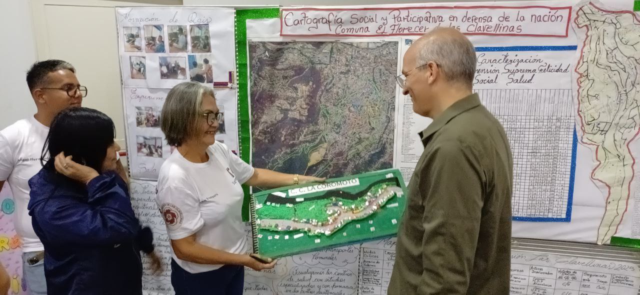 Se está desarrollando un nuevo sistema de gobierno, sustentado en la democracia directa y en la participación del poder popular