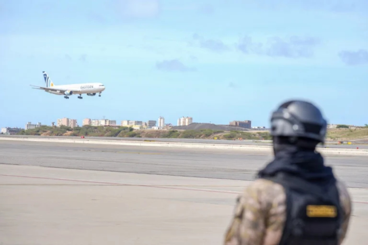 Rodríguez denuncia presión de EEUU a aerolíneas