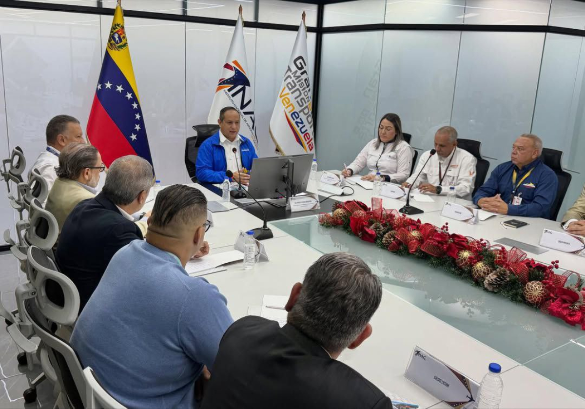 Gobierno y aerolíneas buscan garantizar continuidad de vuelos
