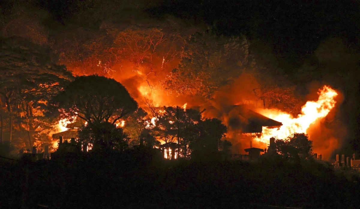 Mega incendio devora 170 edificios en Japón