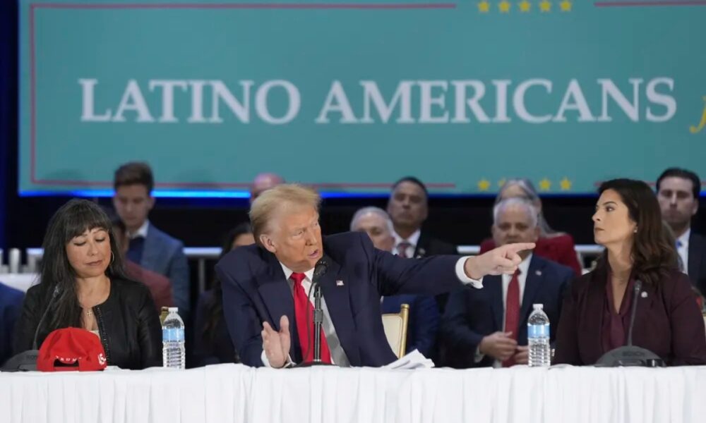 Se desploma apoyo hispano a Trump en EEUU