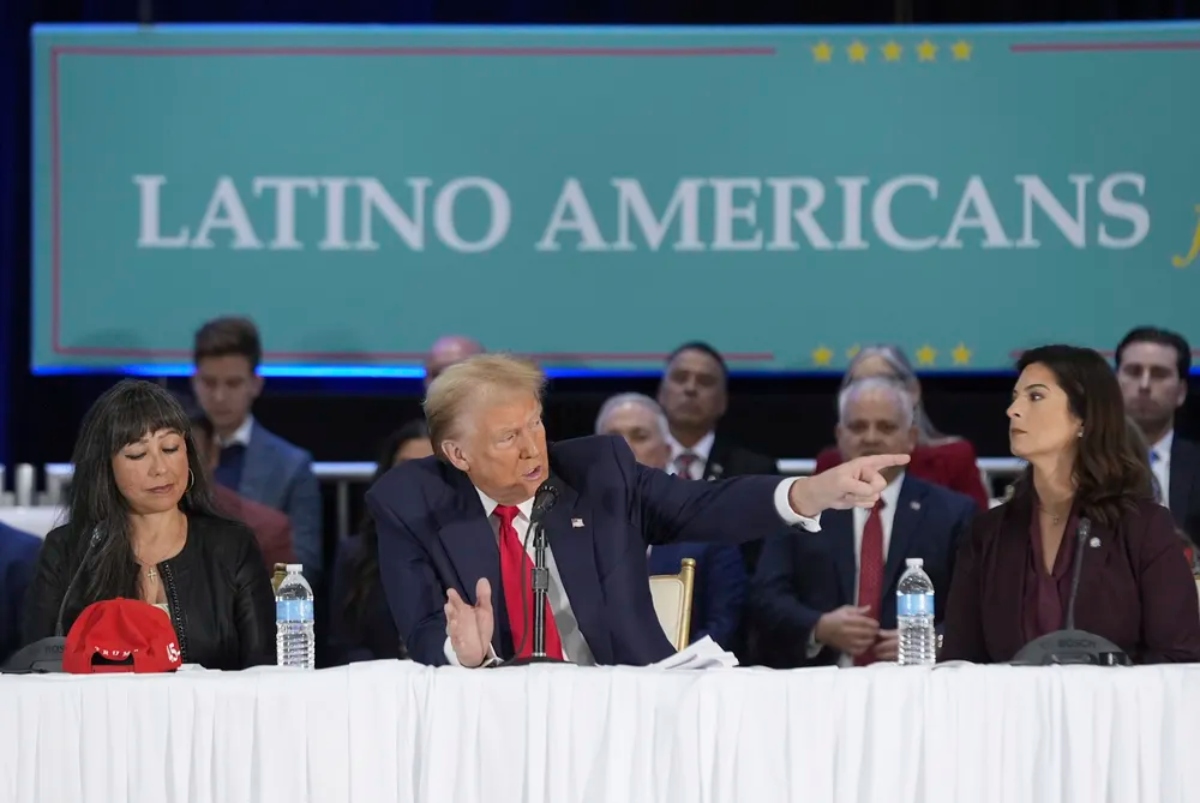 Se desploma apoyo hispano a Trump en EEUU