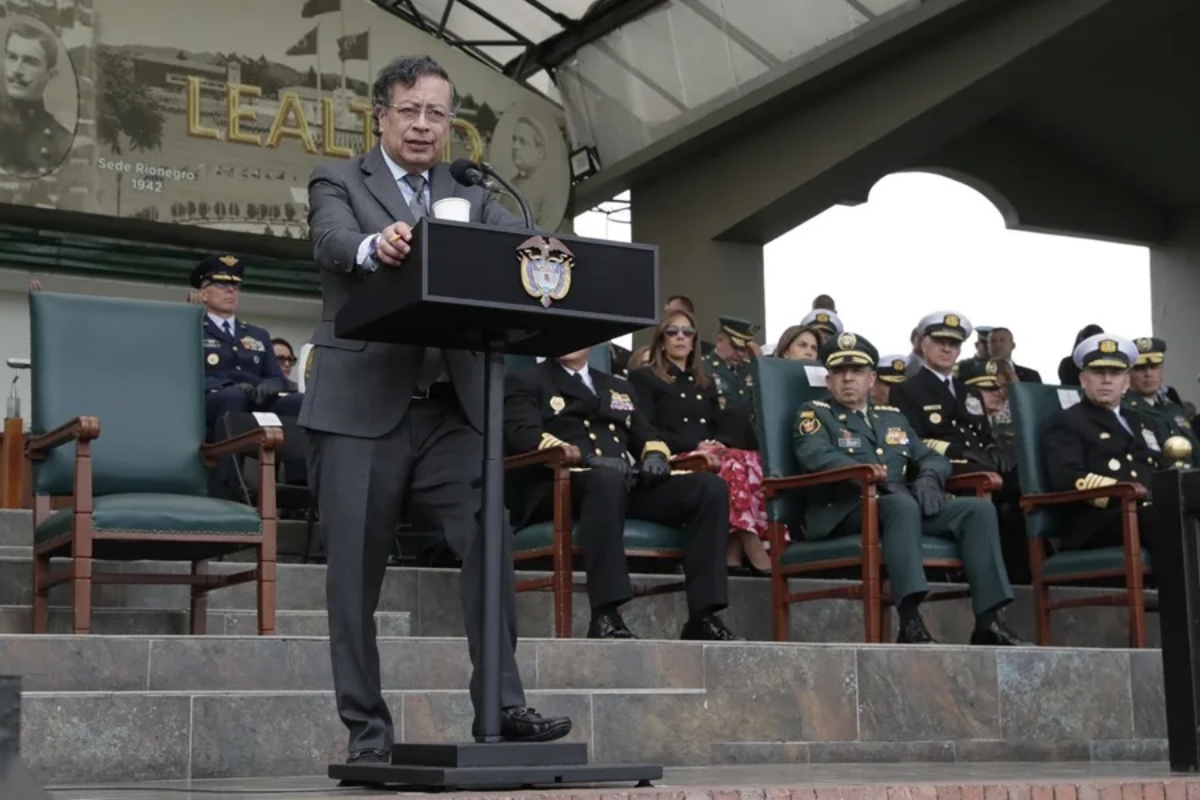 Petro anuncia cambios en Fuerzas Militares de Colombia