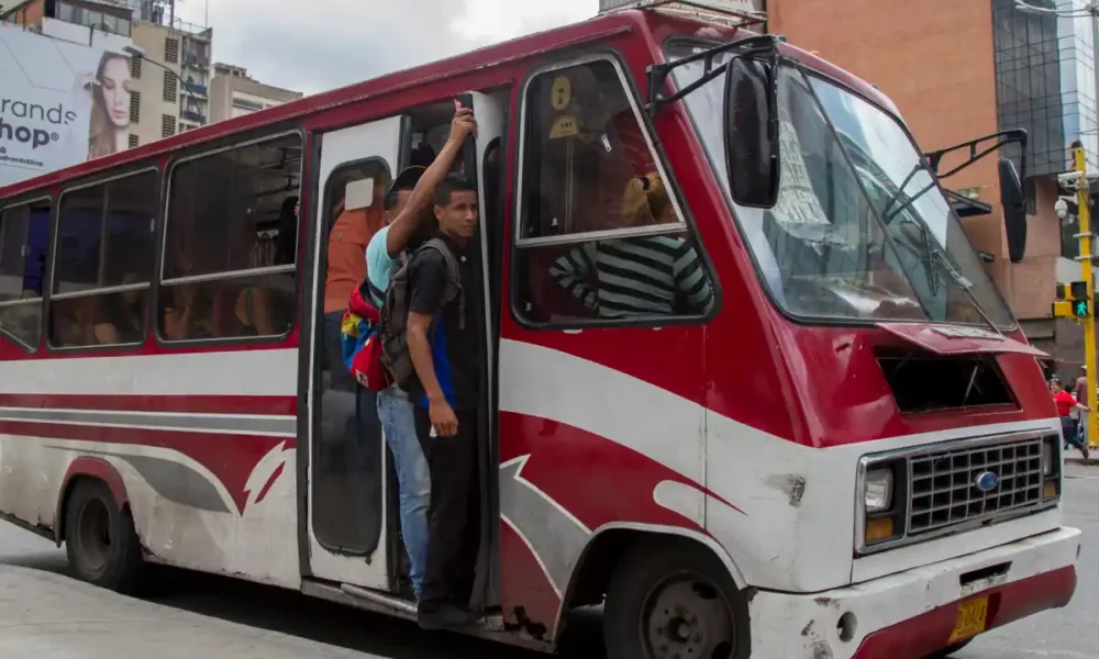Transportistas de Caracas aumentaron pasaje urbano a 60 bolívares