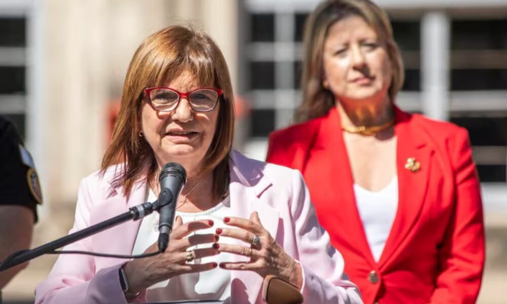 Se va Patricia Bullrich, la mano de la represeión de Milei