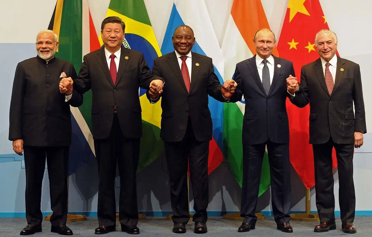 Brics lanza sistema de pagos UNIT respaldado en oro