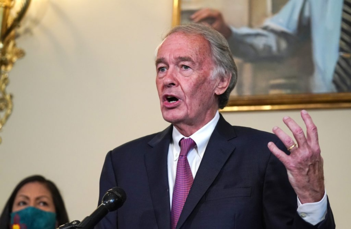Senador demócrata Ed Markey pide impeachment contra Trump