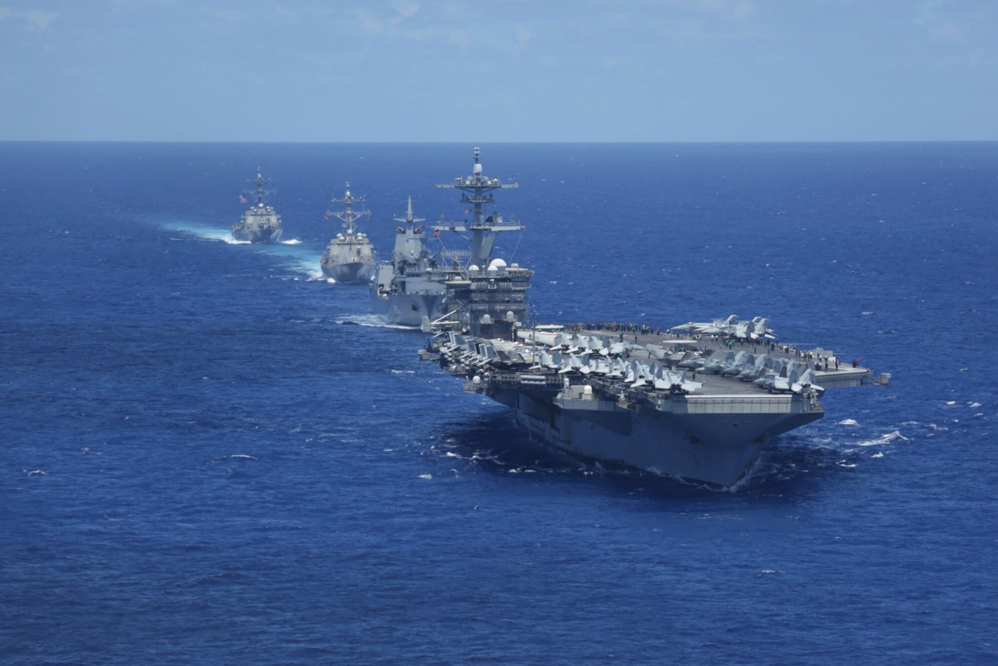 El USS Abraham Lincoln se acerca a Irán