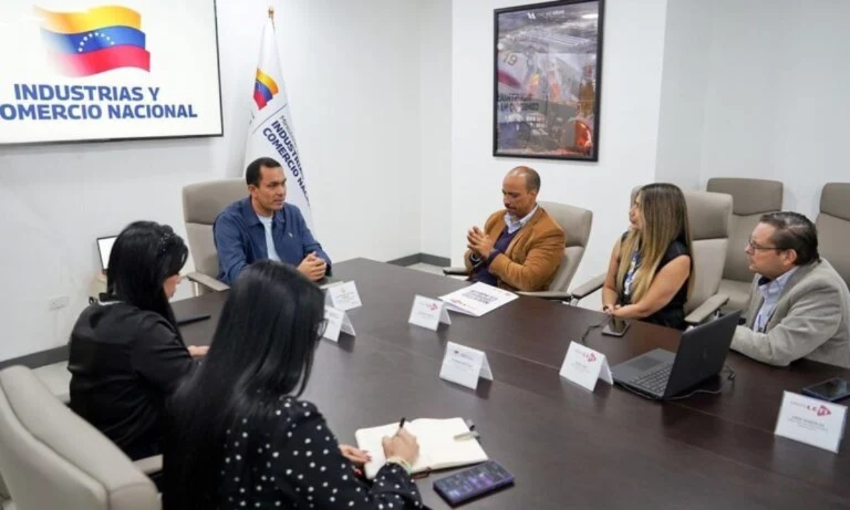 Gobierno impulsa producción nacional para fortalecer el sector farmacéutico