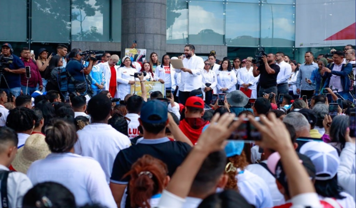 Entregan carta en sede del PNUD por liberación de Maduro y Cilia