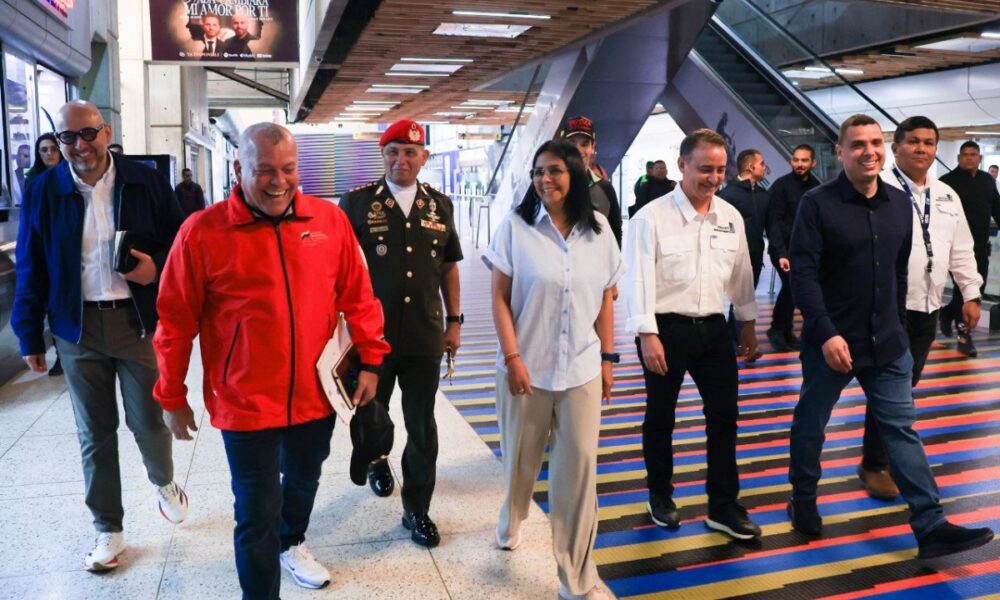 Supervisan obras de modernización en Aeropuerto Internacional Simón Bolívar