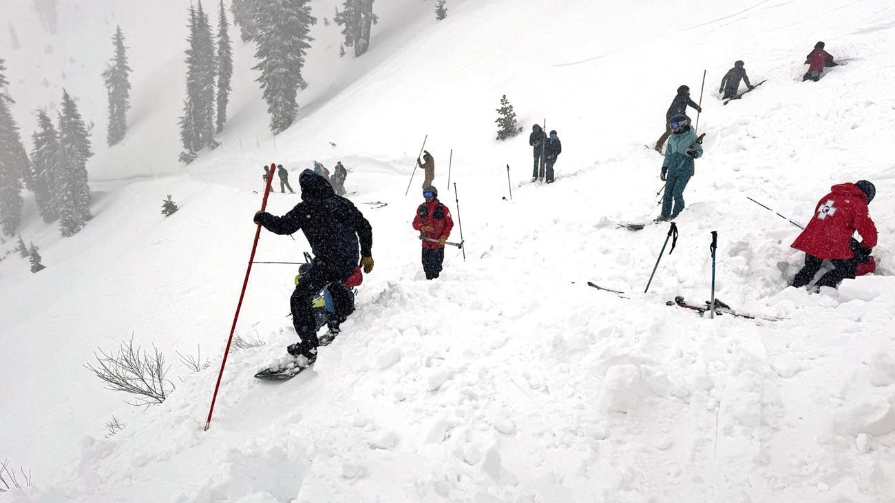 Diez esquiadores desaparecidos tras avalancha en California