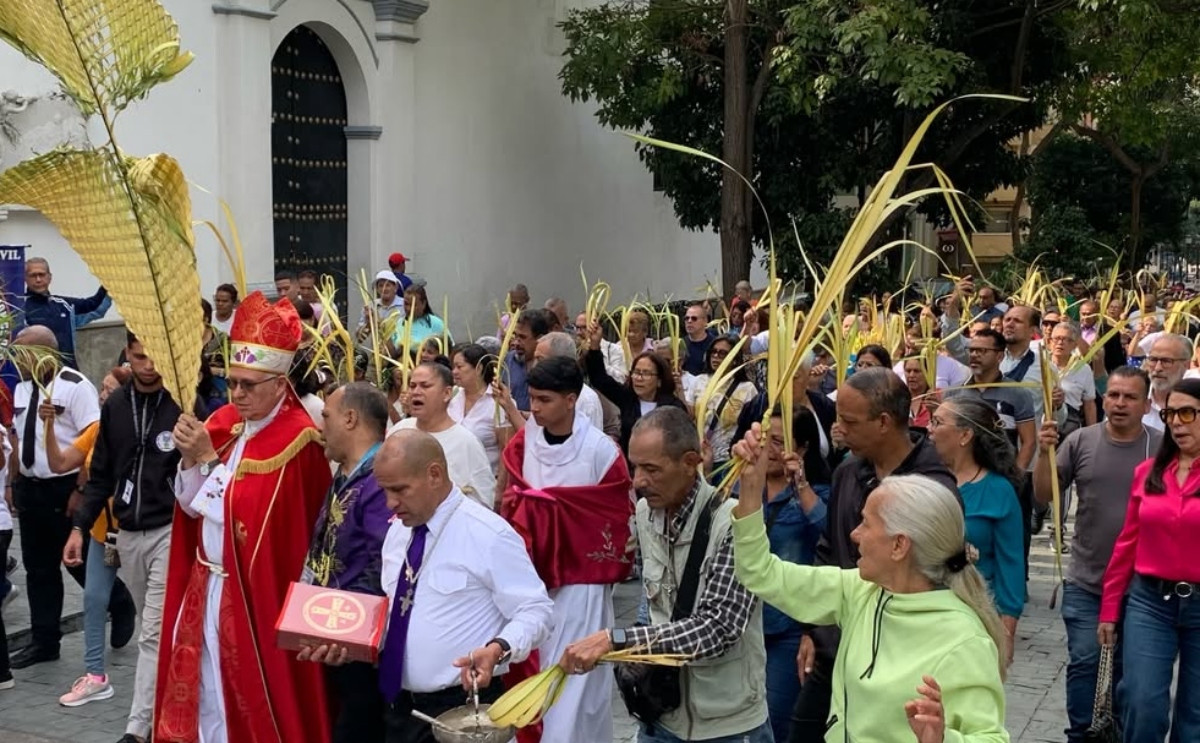 Fieles acompañaron procesión de las Palmas en Domingo de Ramos