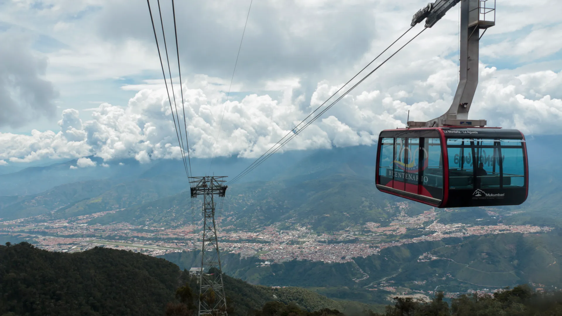 Avanza segunda fase de mantenimiento del teleférico Mukumbarí