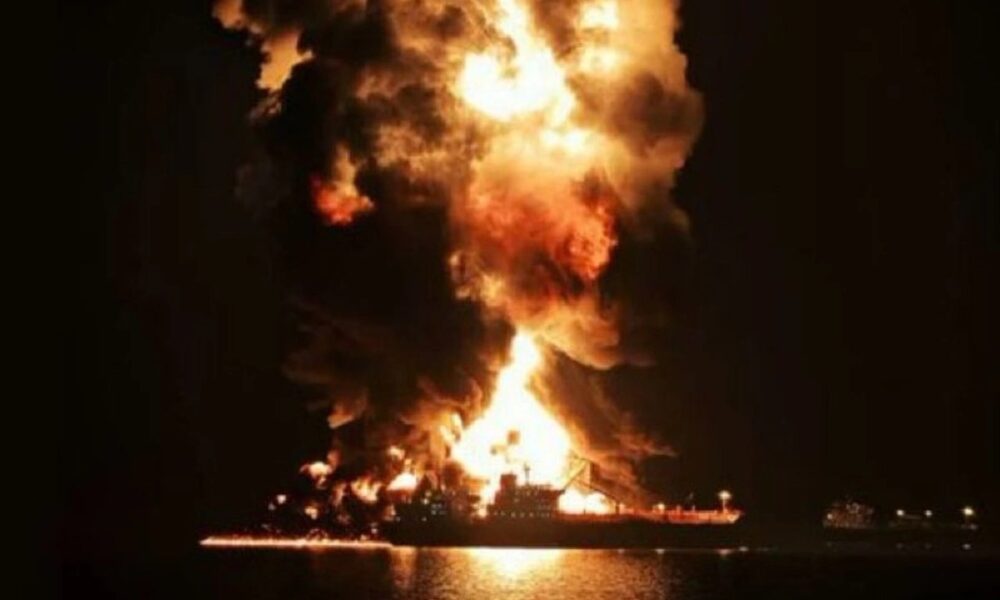 Irán impacta buque de EEUU y se reportan ataques a petroleros en Irak