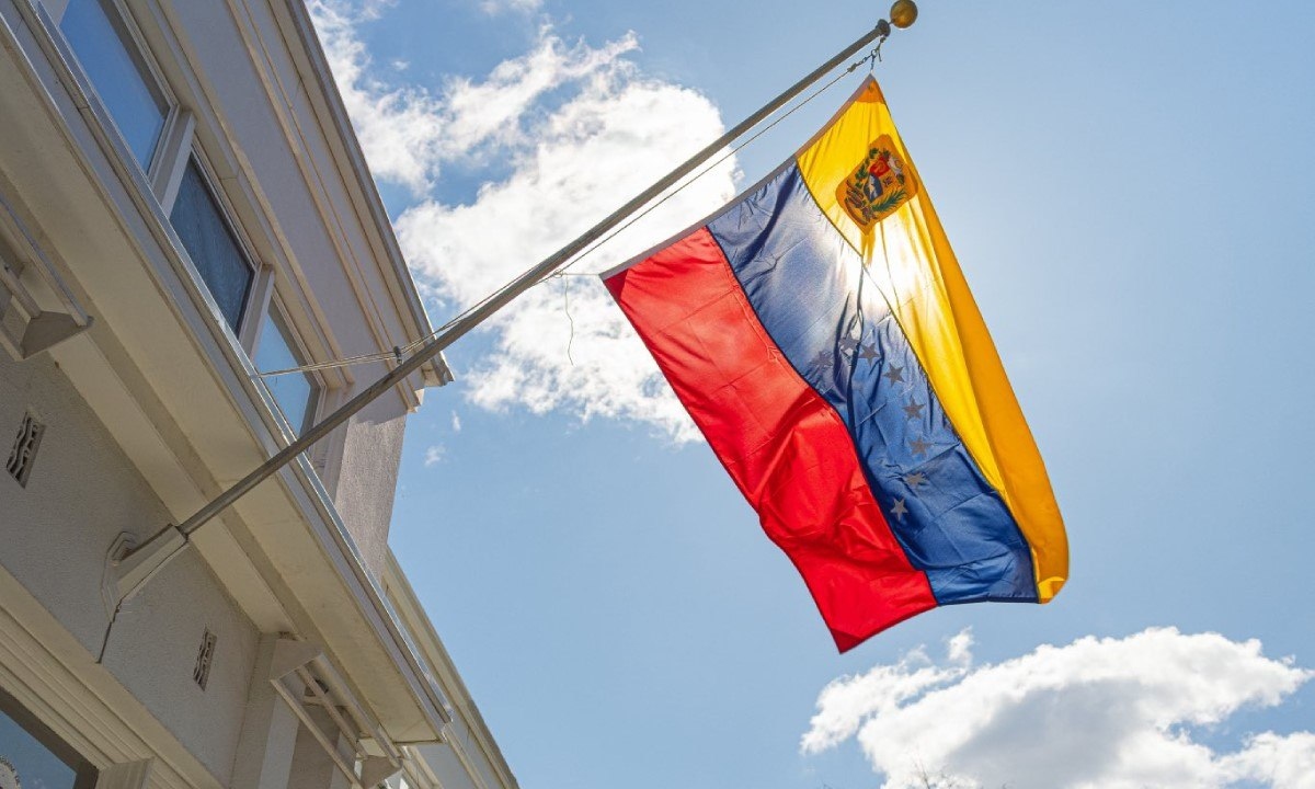 Delegación diplomática recupera sedes consulares de Venezuela en EEUU