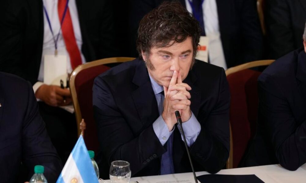 Encuesta: 60,7% de argentinos no reelegiría a Milei