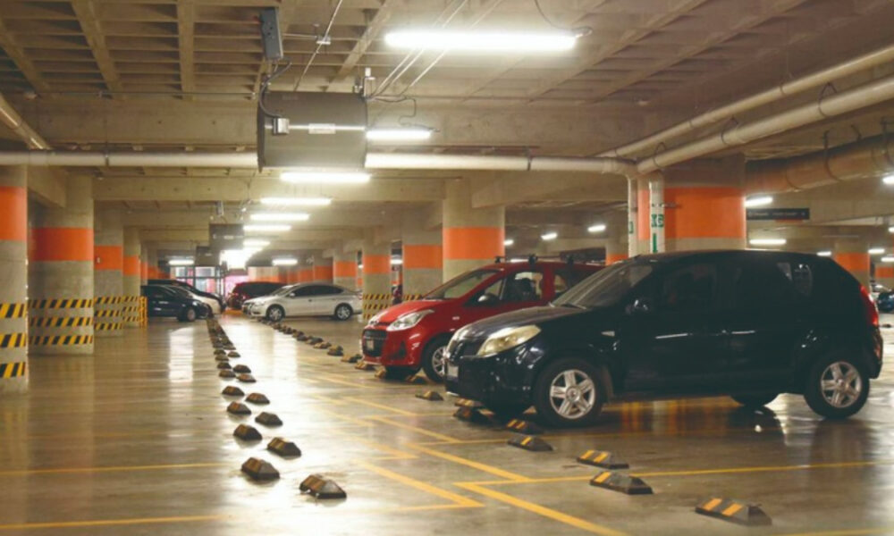 AN inicia debate para regular tarifas de estacionamientos privados