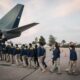 Gobierno ultraderechista de Chile realiza primer vuelo de deportación de migrantes