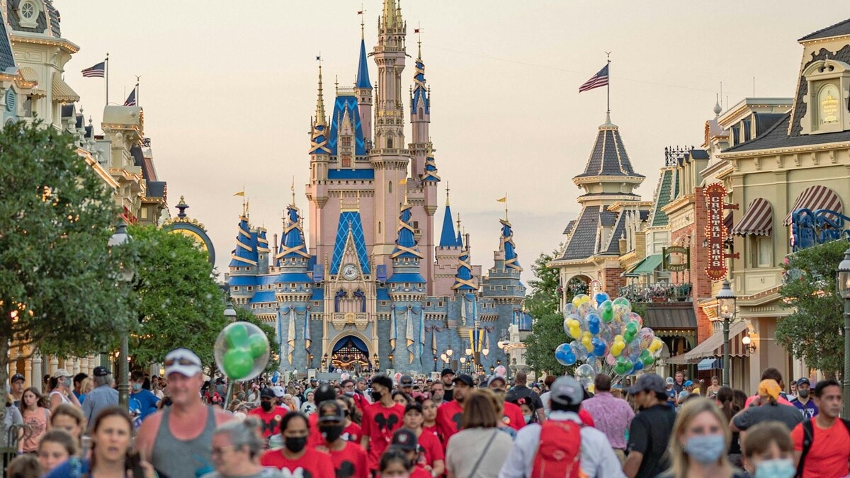 Se desploman acciones de Disney y realizan despidos masivos