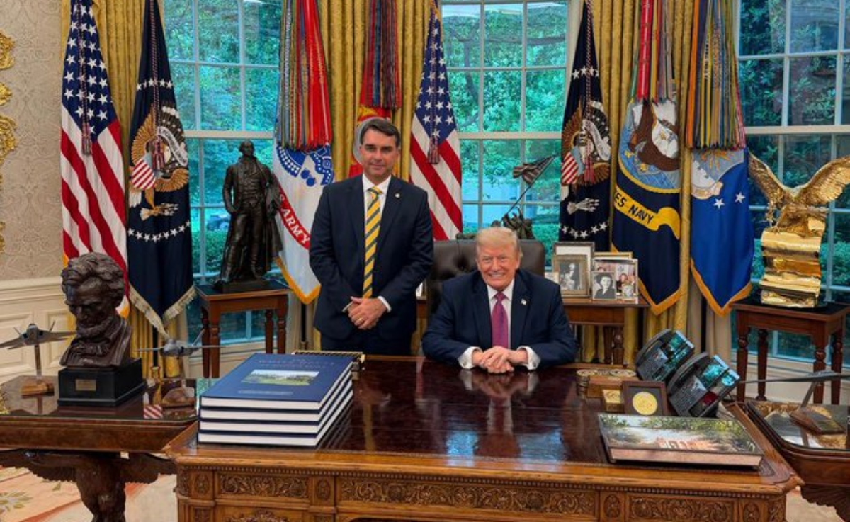Trump prepara intervención en elecciones de Brasil al recibir a Flavio Bolsonaro