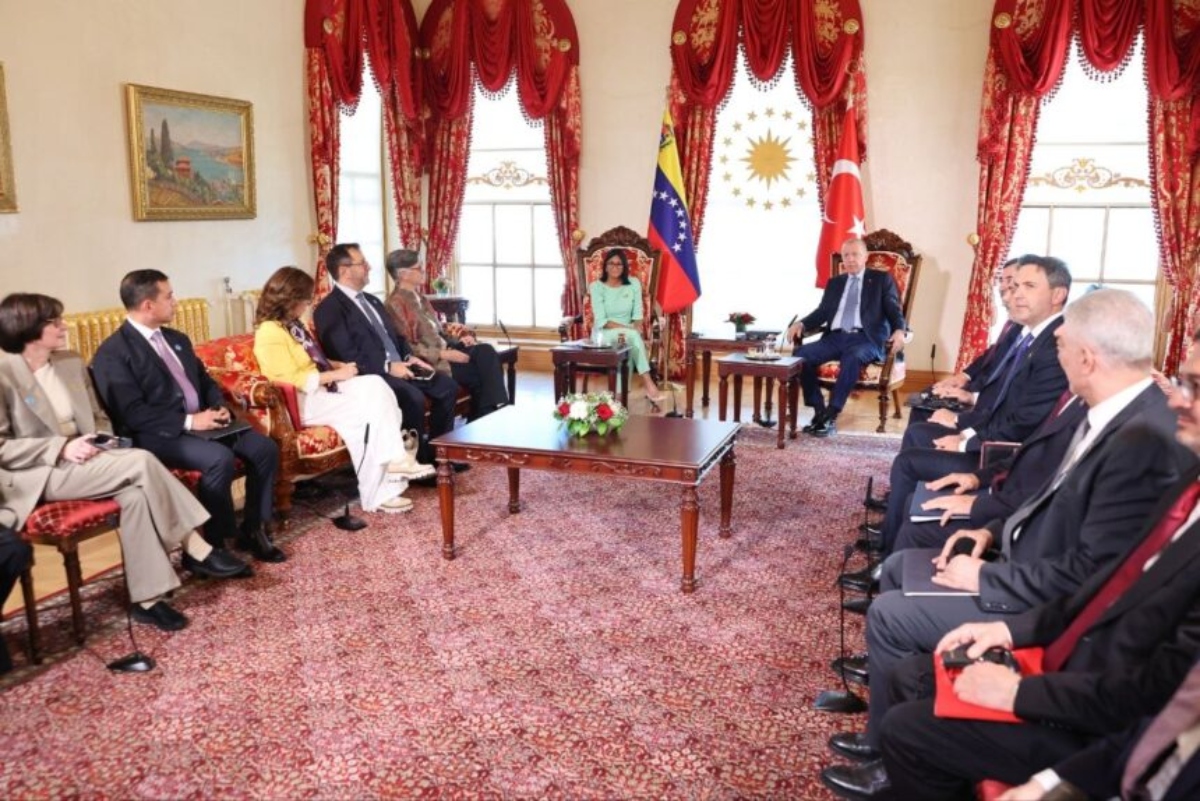 Culmina con éxito gira internacional de la presidenta (E) Delcy Rodríguez