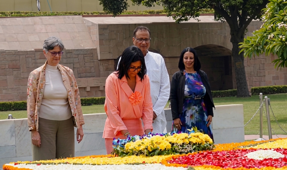 Delcy Rodríguez rindió homenaj al líder pacifista Mahatma Gandhi