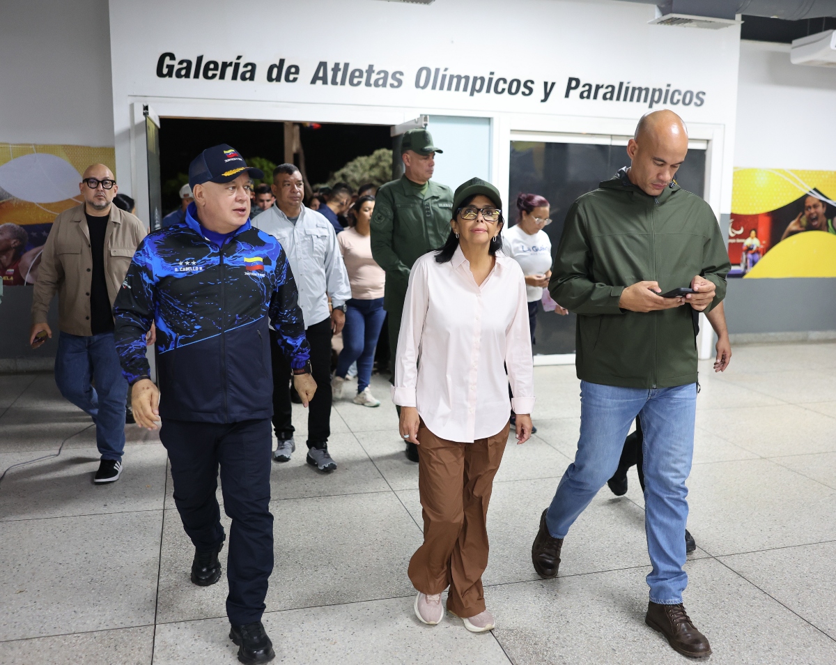 Delcy Rodríguez supervisó principal centro de acopio en La Guaira