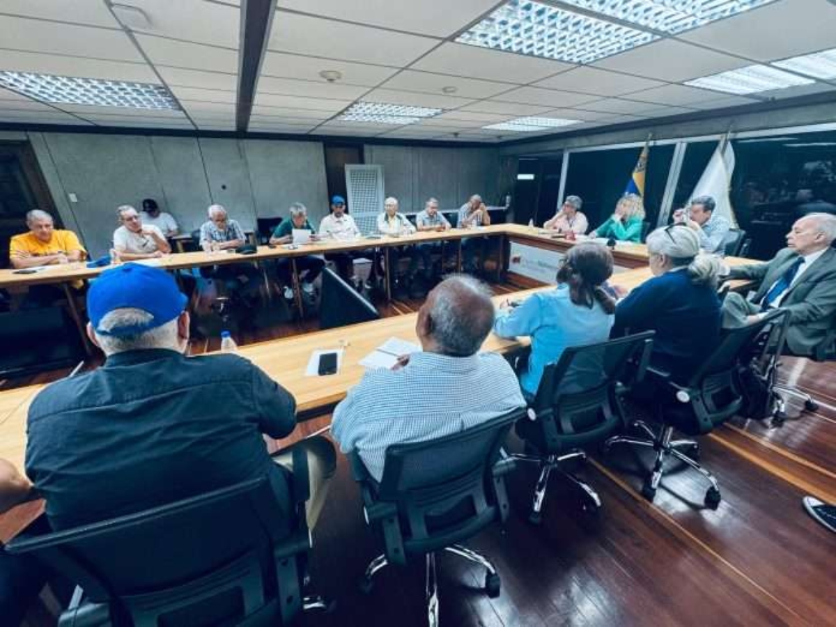 Ministra de Educación Universitaria atiende demandas laborales