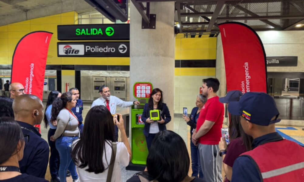 Metro de Caracas instala desfibriladores