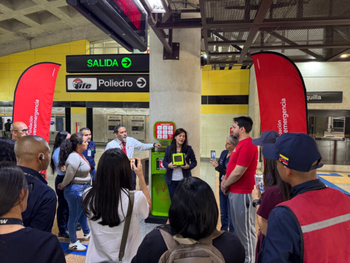Metro de Caracas instala desfibriladores
