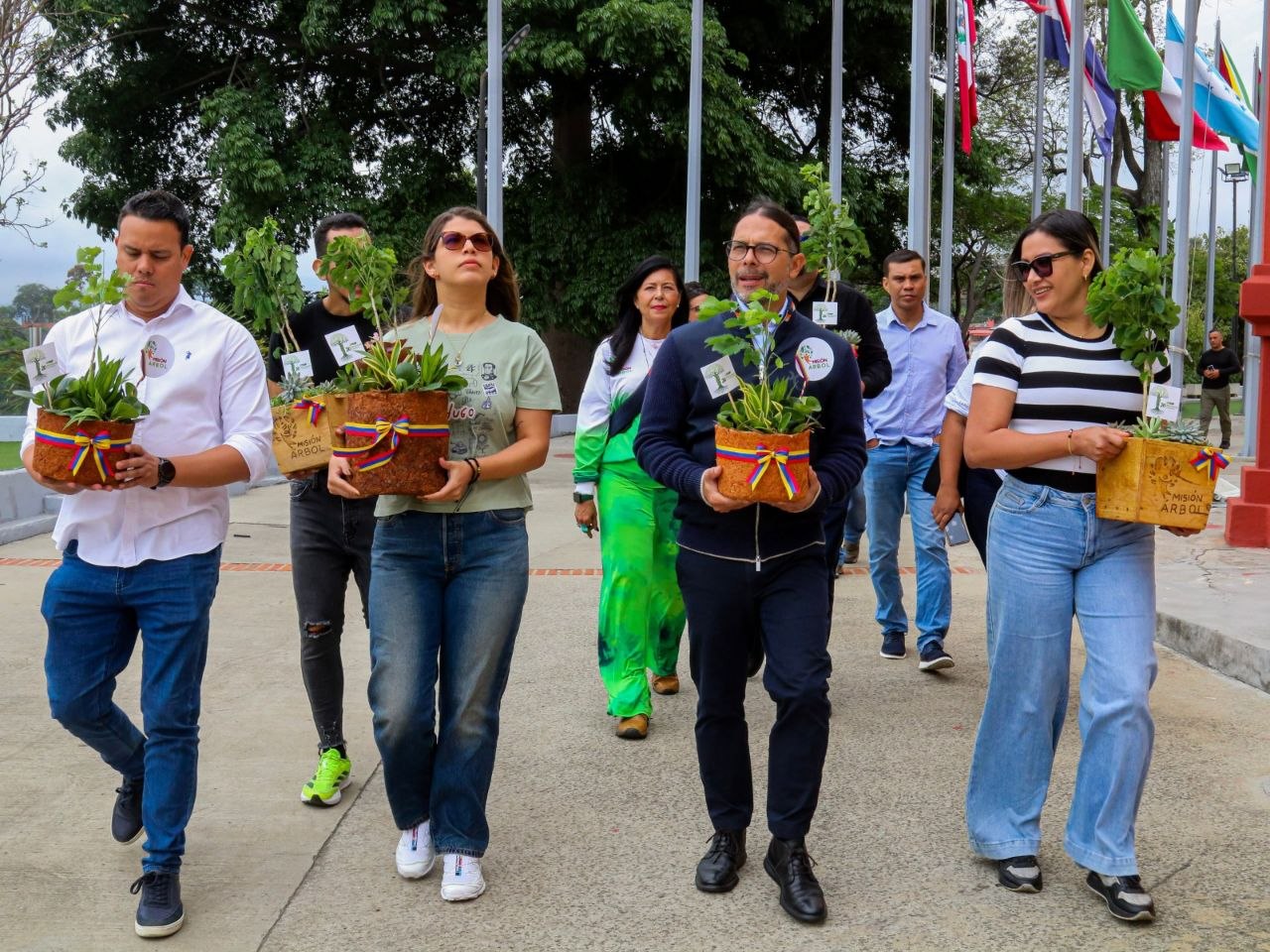 Honran legado ambientalista de Hugo Chávez a 20 años de la Misión Árbol