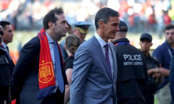 La FIFA dejó "sin foto" a Pedro Sánchez en la premiación de España
