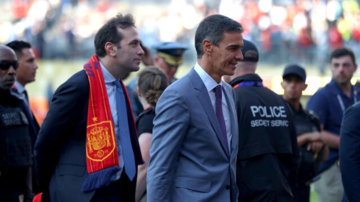 La FIFA dejó "sin foto" a Pedro Sánchez en la premiación de España