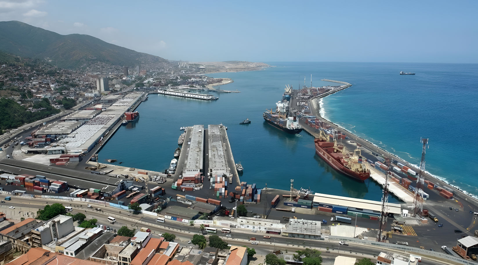 Reactivan recepción y salida de mercancías en el puerto de La Guaira