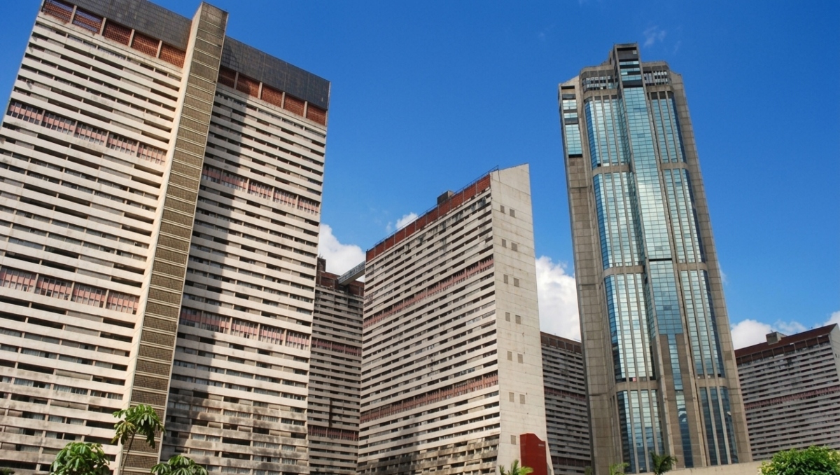 Avanzan trabajos para recuperasr ascensores de Parque Central