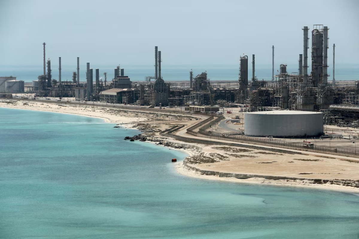Precio del petróleo toca su nivel más alto desde el comienzo de ataques a Irán