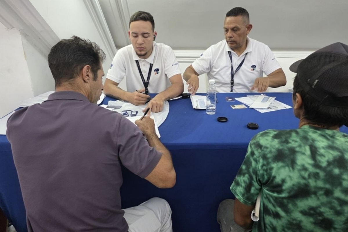 300 emprendedores y productores de La Guaira reciben financiamiento