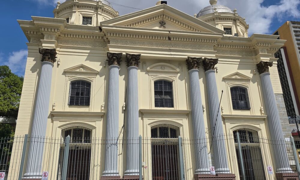 Unos 27 templos católicos resultaron afectados tras los terremotos