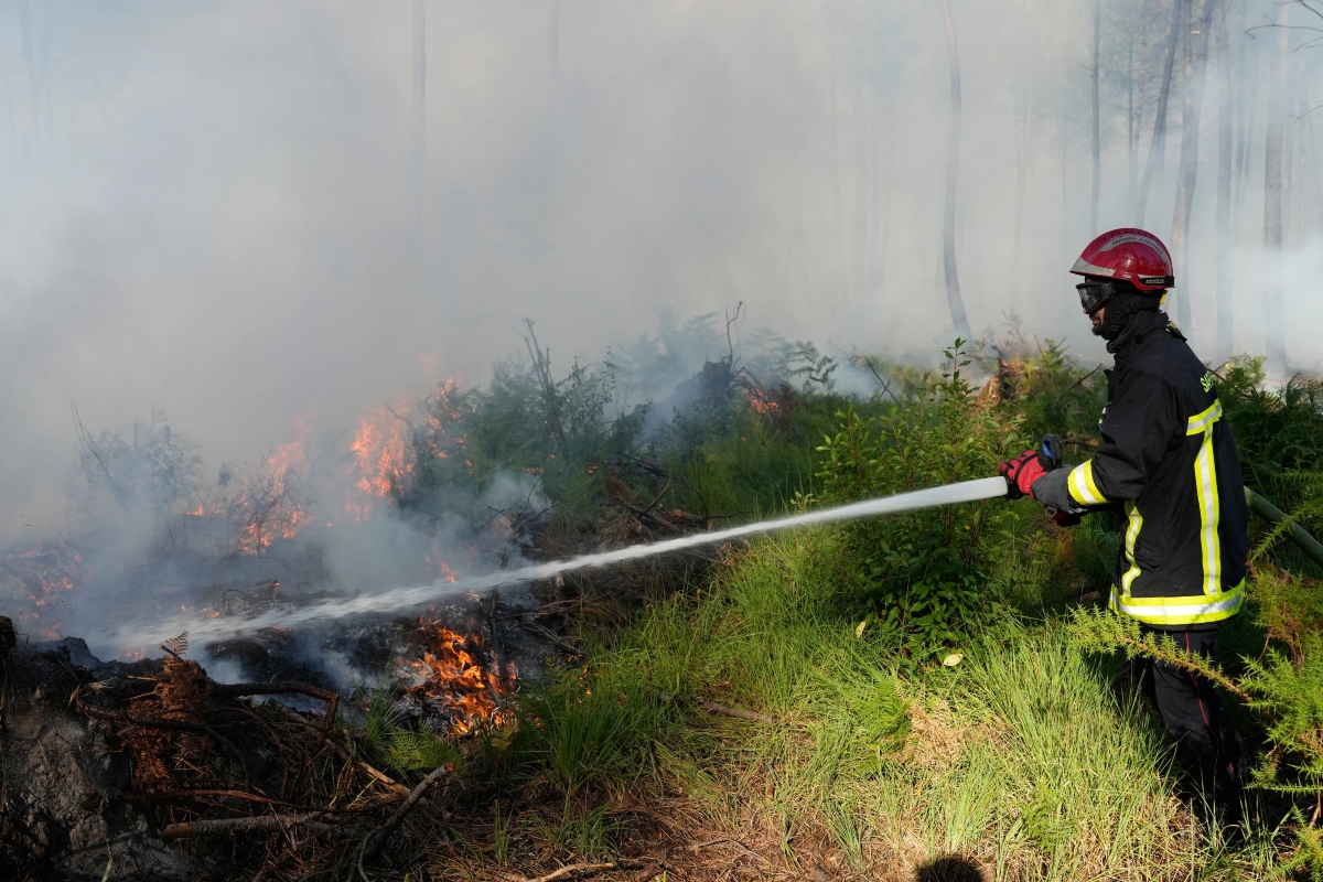 Nueva ola de calor en Europa complica combate a incendios